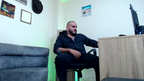 Esteban Fernandez online show from April 6, 6:36 am