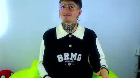 Esteban independent model online show from March 7, 1:40 pm