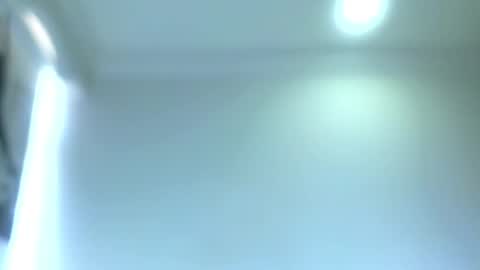 Esteban independent model online show from March 6, 2:40 pm