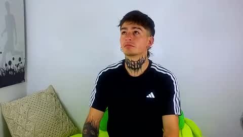 Esteban independent model online show from March 5, 10:22 am