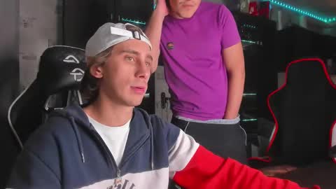 Snapshot of esthetics_boys chatting on October 11, 8:24 pm LOUIS online show from October 11, 8:24 pm