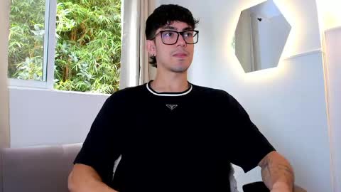 etham_wolf1 online show from May 30, 6:41 pm