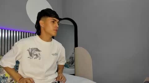 E T H A N  online show from January 17, 7:38 pm