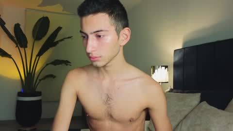 Snapshot of ethan_skiny_ chatting on December 27, 5:52 am Joan online show from December 27, 5:52 am