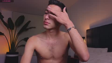 Snapshot of ethan_skiny_ chatting on January 6, 4:04 am Joan online show from January 6, 4:04 am