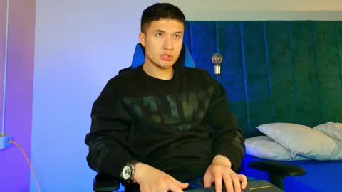 ethanconnor_ online show from October 18, 12:32 pm