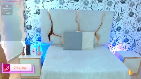 ette online show from September 19, 4:02 am