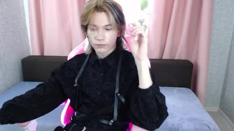 evan_reinhart online show from September 25, 9:19 am