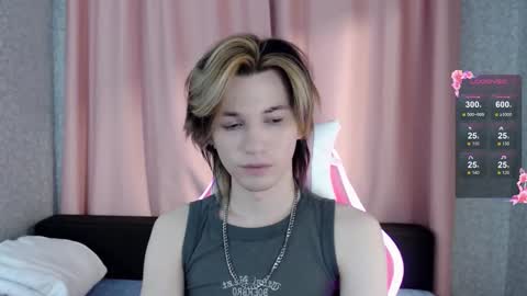 evan_reinhart online show from October 3, 11:32 pm