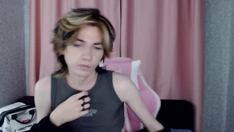 evan_reinhart online show from October 2, 6:34 pm