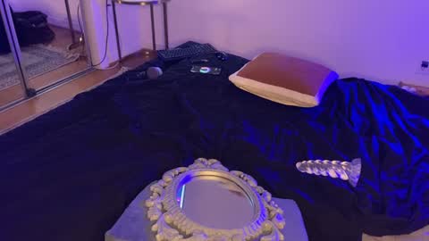 exhibitp online show from February 5, 5:53 pm