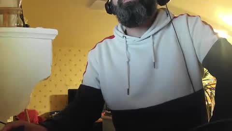 Gio online show from December 8, 8:36 pm