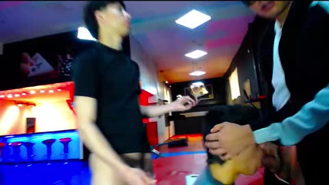 extrangers online show from October 25, 1:24 pm