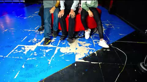 extrangers online show from November 2, 1:04 pm