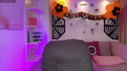 Snapshot of ezra_storm chatting on October 23, 6:06 am Juan online show from October 23, 6:06 am