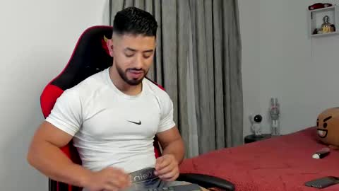 Ezzio Scolaro online show from February 26, 1:18 am