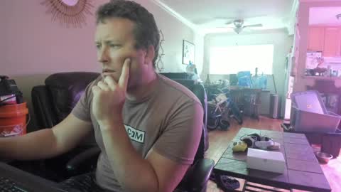 Hungwun online show from December 18, 3:00 pm