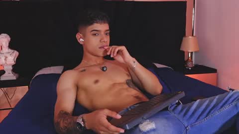 Snapshot of farid_jake_ chatting on February 13, 11:47 pm farid_jake_ online show from February 13, 11:47 pm