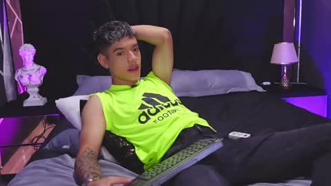 Snapshot of farid_jake_ chatting on January 7, 7:28 pm farid_jake_ online show from January 7, 7:28 pm