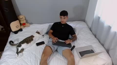 farid_jake_ online show from April 29, 9:10 pm
