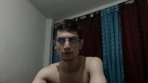 Snapshot of felipe227 chatting on March 10, 11:06 pm jhonatan felipe online show from March 10, 11:06 pm