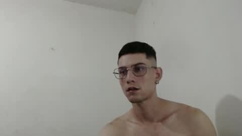 Snapshot of felipe227 chatting on October 29, 10:56 pm jhonatan felipe online show from October 29, 10:56 pm