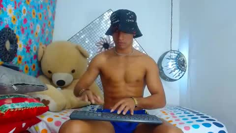 INSTA DAVID ESCOBARZ online show from December 7, 2:24 pm