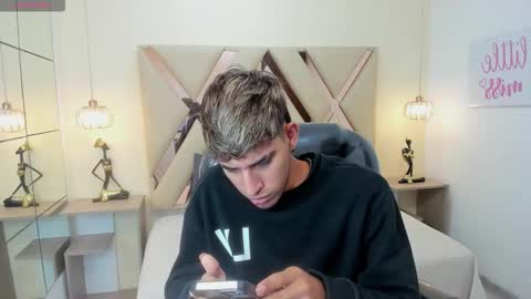 FER PHOENIX online show from November 25, 3:30 am