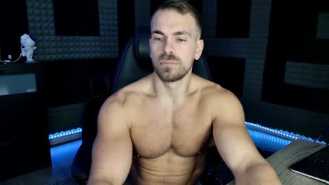 Snapshot of finch93 chatting on December 11, 5:43 pm Nick online show from December 11, 5:43 pm