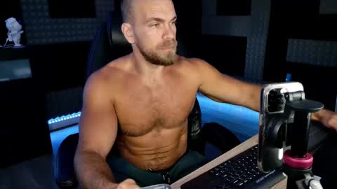 Snapshot of finch93 chatting on September 17, 2:01 am Nick online show from September 17, 2:01 am