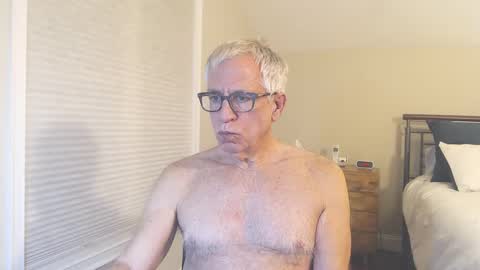 Snapshot of fitman999 chatting on January 1, 3:56 am Jon online show from January 1, 3:56 am