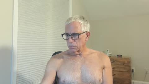 Snapshot of fitman999 chatting on October 8, 12:26 am Jon online show from October 8, 12:26 am