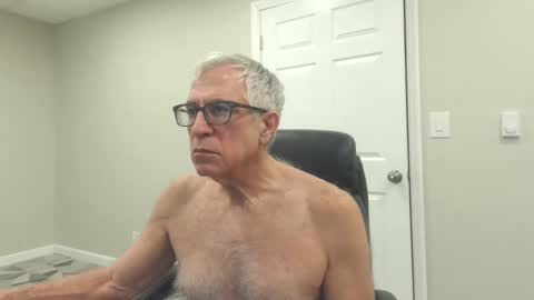 Snapshot of fitman999 chatting on December 29, 1:45 am Jon online show from December 29, 1:45 am