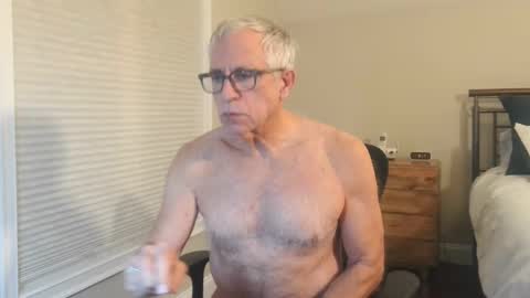 Snapshot of fitman999 chatting on December 20, 2:19 am Jon online show from December 20, 2:19 am