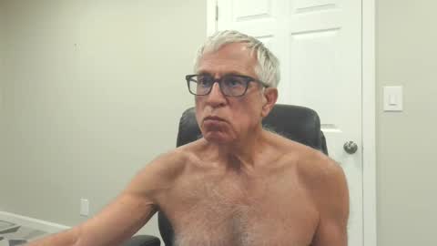 Snapshot of fitman999 chatting on September 19, 2:12 am Jon online show from September 19, 2:12 am