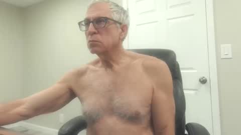 Snapshot of fitman999 chatting on January 6, 1:20 am Jon online show from January 6, 1:20 am