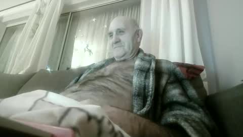 Snapshot of follador1001 chatting on January 11, 6:01 pm follador1001 online show from January 11, 6:01 pm