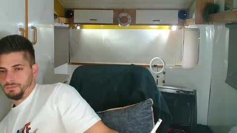 independent model online show from October 20, 5:17 pm