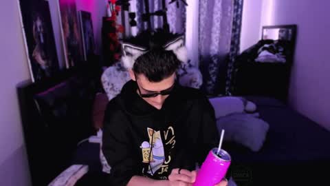 Foxicfu online show from June 3, 10:17 am