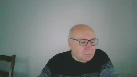 Snapshot of fra94 chatting on December 18, 2:49 pm fra94 online show from December 18, 2:49 pm