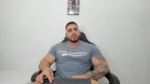 frank_foxx1 online show from November 22, 2:33 am