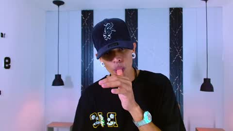 Franvill trato online show from October 3, 7:52 pm