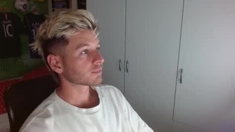 Snapshot of freddy_star chatting on October 23, 8:34 pm Frederick Perin online show from October 23, 8:34 pm