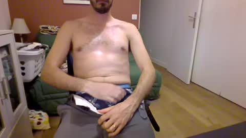 Frenchhorny91 online show from August 5, 9:20 pm
