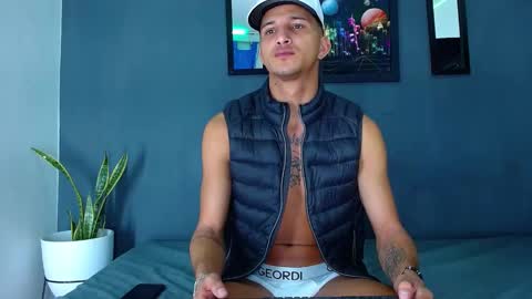 Snapshot of friendsofeverything_ chatting on December 18, 11:34 am Adam y pitter online show from December 18, 11:34 am