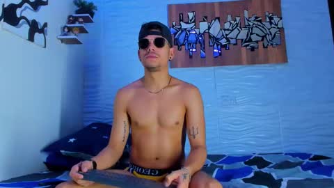 Snapshot of friendsofeverything_ chatting on September 20, 10:10 pm Adam y pitter online show from September 20, 10:10 pm