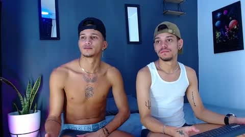 Snapshot of friendsofeverything_ chatting on December 7, 3:30 pm Adam y pitter online show from December 7, 3:30 pm