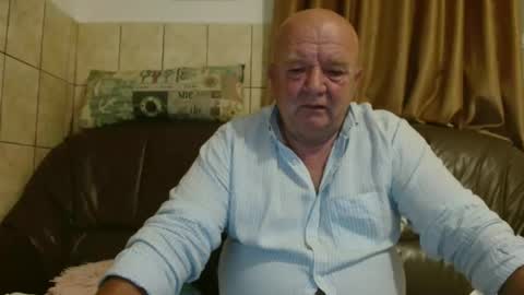 Snapshot of fullballs6 chatting on October 10, 2:05 am fullballs6 online show from October 10, 2:05 am