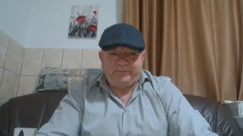 Snapshot of fullballs6 chatting on December 23, 3:18 am fullballs6 online show from December 23, 3:18 am