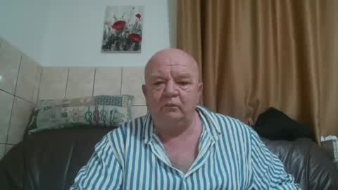 Snapshot of fullballs6 chatting on December 30, 2:09 am fullballs6 online show from December 30, 2:09 am